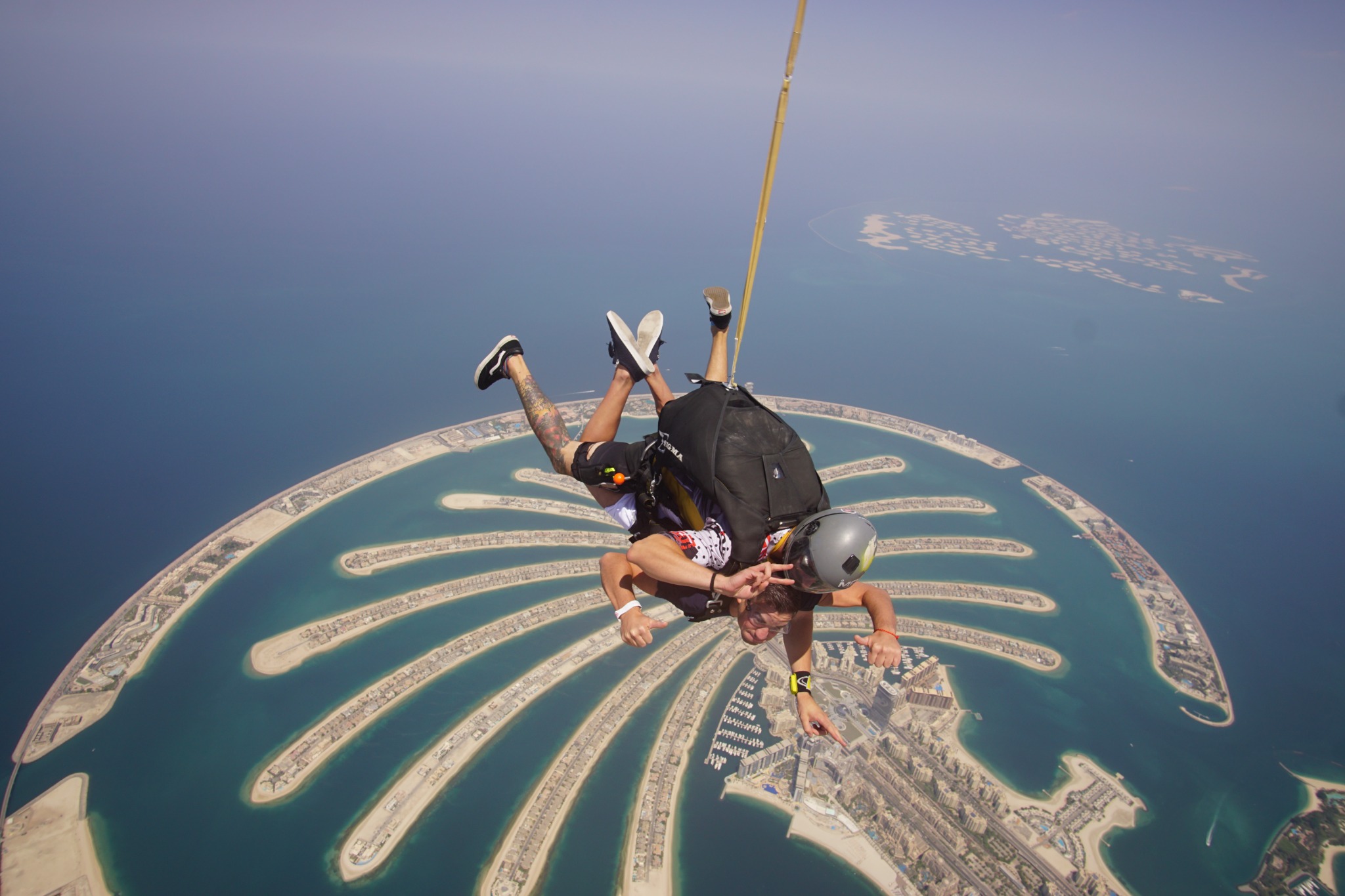 Ejtőernyőzés Dubai felett